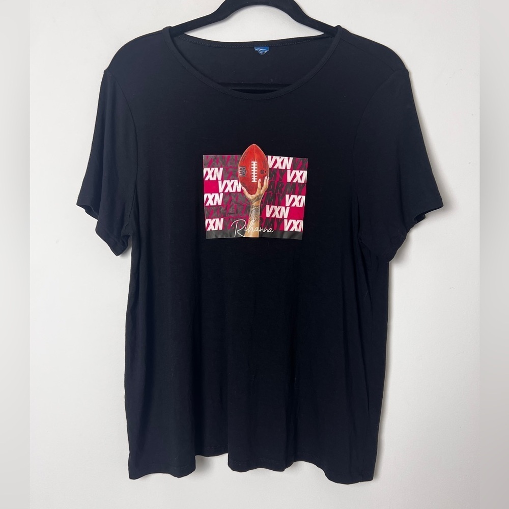 Old Navy Medium Rihanna Fenty Super Bowl LVII Half‎ Time Graphic Luxe T-Shirt